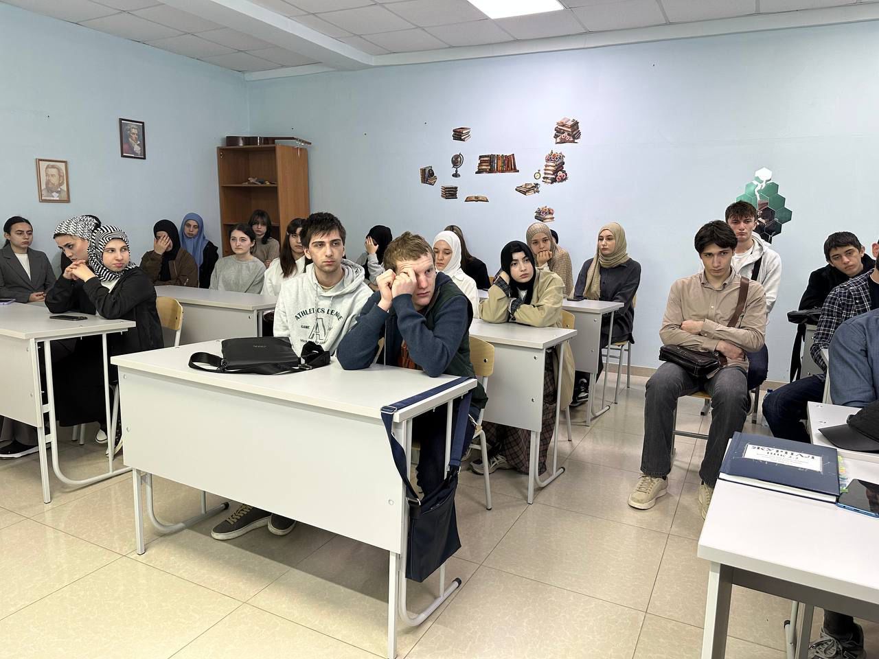 26 марта в Гуманитарно-педагогическом колледже прошла встреча с представителем Отдела просвещения Муфтията РД Мухаммадом Магомедовым.